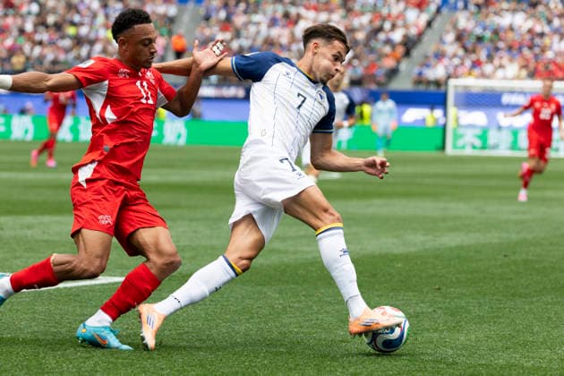 June 18, 2026, Los Angeles, California, USA: Switzerland Ruben Vargas (11) in actions against Bosnia and Herzegovina Amar Dedic (7) during the FIFA World Cup, WM, Weltmeisterschaft, Fussball Group B soccer match at SoFi Stadium in Inglewood, Calif., Thursday, June 18, 2026. World Cup 2026: Switzerland Vs Bosnia And Herzegovina  - ZUMAc68_ 20260618_zaf_c68_011 Copyright: xRingoxChiux
