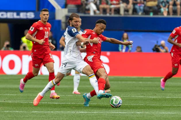 June 18, 2026, Los Angeles, California, USA: Switzerland Ruben Vargas (11) in actions against Bosnia and Herzegovina Ivan Sunjic (14) during the FIFA World Cup, WM, Weltmeisterschaft, Fussball Group B soccer match at SoFi Stadium in Inglewood, Calif., Thursday, June 18, 2026. Los Angeles USA - ZUMAc68_ 20260618_zaf_c68_012 Copyright: xRingoxChiux