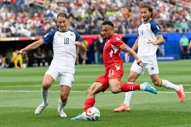June 18, 2026, Los Angeles, California, USA: Switzerland Ruben Vargas (11) in actions against Bosnia and Herzegovina Nikola Katic (18) during the FIFA World Cup, WM, Weltmeisterschaft, Fussball Group B soccer match at SoFi Stadium in Inglewood, Calif., Thursday, June 18, 2026. Los Angeles USA - ZUMAc68_ 20260618_zaf_c68_020 Copyright: xRingoxChiux