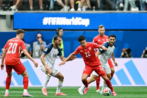 Fabian Rieder of Switzerland runs with the ball (R) under pressure from Ivan Sunjic of Bosnia and Herzegovina (C) during a FIFA Men’s World Cup 2026 Group Stage football match between Switzerland and Bosnia and Herzegovina at Los Angeles Stadium, in Inglewood on June 18th 2026 (Photo by Nayra Halm SPP)  Copyright: xNayraxHalm SPPx Sportspressphoto_SPR170023