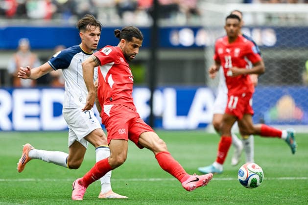 Ricardo Rodriguez of Switzerland passes the ball (R) under pressure from Amar Dedic of Bosnia and Herzegovina (L) during a FIFA Men’s World Cup 2026 Group Stage football match between Switzerland and Bosnia and Herzegovina at Los Angeles Stadium, in Inglewood on June 18th 2026 (Photo by Nayra Halm SPP)  Copyright: xNayraxHalm SPPx Sportspressphoto_SPR170031