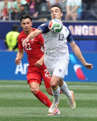 FIFA World Cup, WM, Weltmeisterschaft, Fussball 2026 - Group B - Switzerland vs Bosnia and Herzegovina Ivan Basic of Bosnia and Herzegovina (R) and Fabian Rieder of Switzerland in action during the FIFA World Cup 2026 group stage match Switzerland against Bosnia and Herzegovina, in Los Angeles, USA, 18 June 2026. LOS ANGELES United States  Copyright: xCRISTOPHERxTORRESx