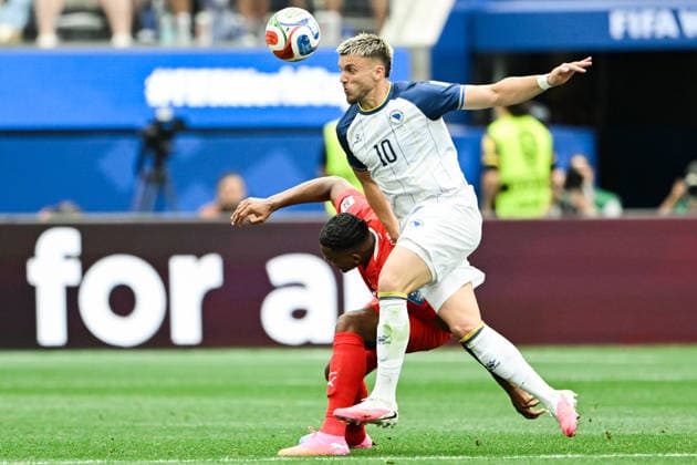 Ermedin Demirovic of Bosnia and Herzegovina (R) and Manuel Akanji of Switzerland (L) fight for possession during a FIFA Men’s World Cup 2026 Group Stage football match between Switzerland and Bosnia and Herzegovina at Los Angeles Stadium, in Inglewood on June 18th 2026 (Photo by Nayra Halm SPP)  Copyright: xNayraxHalm SPPx Sportspressphoto_SPR170060