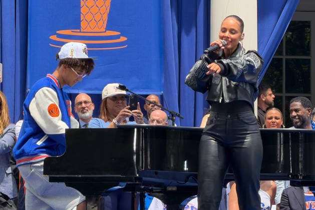 Singer Alicia Keys performs during the New York Knicks NBA, Basketball Herren, USA championship celebration in New York, United States, 18 June 2026. Mamdani at the Knicks celebration: When they tell us something is impossible, we win !ACHTUNG: NUR REDAKTIONELLE NUTZUNG!  Copyright: xSarahxYánez-Richardsx USA1760 20260618-55020640115_1