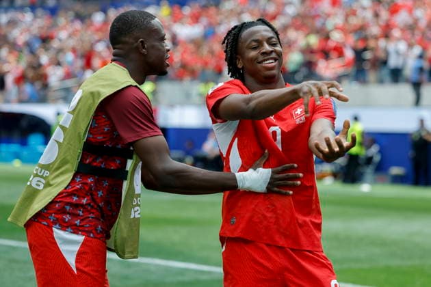 FIFA World Cup, WM, Weltmeisterschaft, Fussball 2026 - Group B - Switzerland vs Bosnia and Herzegovina Switzerland s Johan Manzambi (R) celebrates after scoring the 1-0 opening goal during the FIFA World Cup 2026 group stage match Switzerland against Bosnia and Herzegovina, in Los Angeles, USA, 18 June 2026. LOS ANGELES United States  Copyright: xPETERxKLAUNZERx
