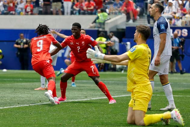 FIFA World Cup, WM, Weltmeisterschaft, Fussball 2026 - Group B - Switzerland vs Bosnia and Herzegovina Switzerland s Johan Manzambi (L) celebrates with Switzerland s Breel Embolo (C) after scoring the 1-0 opening goal during the FIFA World Cup 2026 group stage match Switzerland against Bosnia and Herzegovina, in Los Angeles, USA, 18 June 2026. LOS ANGELES United States  Copyright: xPETERxKLAUNZERx