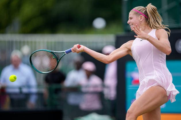 Lexus Nottingham Open - Day Four Hannah Klugman competes during her Round of 16 singles match at the 2026 Lexus Nottingham Open Women s tennis tournament at the Nottingham Tennis Centre in Nottingham, England, on June 18, 2026. Nottingham Great Britain United Kingdom  Copyright: xOwenxHammondx originalFilename:hammond-2026lexu260618_npKM2.jpg