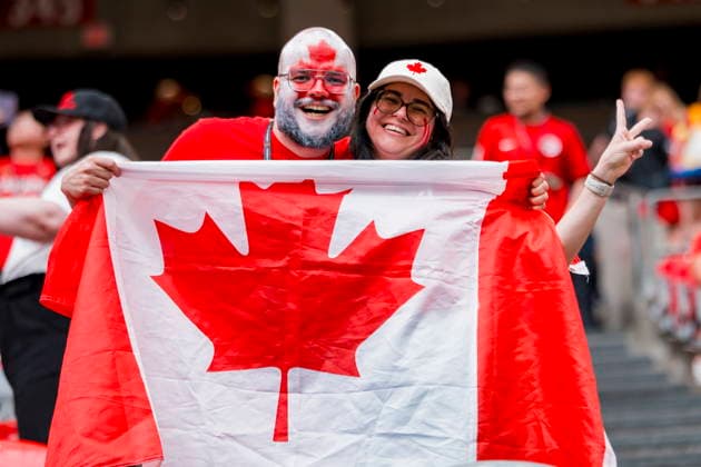 FIFA World Cup, WM, Weltmeisterschaft, Fussball 2026 - Group B - Canada vs Qatar Fans cheer for Canada prior to the FIFA World Cup 2026 group stage match Canada against Qatar, in Vancouver, Canada, 18 June 2026. VANCOUVER Canada  Copyright: xBOBxFRIDx