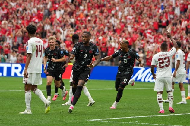 Canada v Qatar - FIFA World Cup, WM, Weltmeisterschaft, Fussball 2026 - Group B VANCOUVER, CANADA - JUNE 18: Cyle Larin (9) of Canada celebrates after scoring a goal during the 2026 FIFA World Cup First Stage Group B match between Canada and Qatar at BC Place Stadium in Vancouver, Canada on June 18, 2026. Ercin Erturk Anadolu British Columbia Canada. Editorial use only. Please get in touch for any other usage.  Copyright: x2026xAnadoluxErcinxErturkx