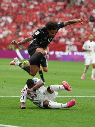 Canada v Qatar - FIFA World Cup, WM, Weltmeisterschaft, Fussball 2026 - Group B VANCOUVER, CANADA - JUNE 18: Tajon Buchanan (17) of Canada in action against Ayoub Alawi (13) of Qatar during the 2026 FIFA World Cup First Stage Group B match between Canada and Qatar at BC Place Stadium in Vancouver, Canada on June 18, 2026. Ercin Erturk Anadolu British Columbia Canada. Editorial use only. Please get in touch for any other usage.  Copyright: x2026xAnadoluxErcinxErturkx