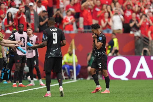 Canada v Qatar - FIFA World Cup, WM, Weltmeisterschaft, Fussball 2026 - Group B VANCOUVER, CANADA - JUNE 18: Nathan Saliba of Canada celebrates after scoring a goal as he holds a jersey of his teammate Ismail Kone after his injury during the 2026 FIFA World Cup First Stage Group B match between Canada and Qatar at BC Place Stadium in Vancouver, Canada on June 18, 2026. Ercin Erturk Anadolu British Columbia Canada. Editorial use only. Please get in touch for any other usage.  Copyright: x2026xAnadoluxErcinxErturkx