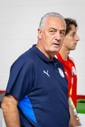 Paraguay s head coach, Gustavo Alfaro, arrives at a press conference, PK, Pressekonferenz in San Francisco, California, United States, 18 June 2026. Panama national team, Nationalteam Training in San Francisco !ACHTUNG: NUR REDAKTIONELLE NUTZUNG!  Copyright: xMIGUELxGUTIÉRREZx GR5021 20260618-55020640954_1
