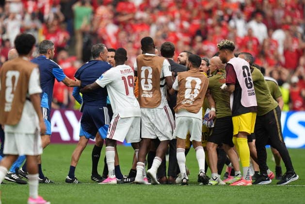 Canada v Qatar - FIFA World Cup, WM, Weltmeisterschaft, Fussball 2026 - Group B VANCOUVER, CANADA - JUNE 18: Players argue during the 2026 FIFA World Cup First Stage Group B match between Canada and Qatar at BC Place Stadium in Vancouver, Canada on June 18, 2026. Erçin Ertürk Anadolu British Columbia Canada. Editorial use only. Please get in touch for any other usage.  Copyright: x2026xAnadoluxErcinxErtürkx