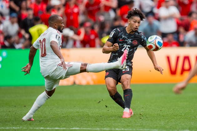 FIFA World Cup, WM, Weltmeisterschaft, Fussball 2026 - Group B - Canada vs Qatar Canada midfielder Nathan-Dylan Saliba shoots around Qatar forward Hassan al-Haydosin the first half during the FIFA World Cup 2026 group stage match Canada against Qatar, in Vancouver, Canada, 18 June 2026. VANCOUVER Canada  Copyright: xBOBxFRIDx