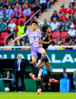FIFA WORLD CUP 2026 MEXICO VS SOUTH KOREA FIFA WORLD CUP 2026 MEXICO VS SOUTH KOREA MEXICO VS SOUTH KOREA 06 18 2026 GUADALAJARA, JALISCO Action photo of HWANG Inbeom of South Korea (No. 6) and Luis Romo (No. 7) of Mexico during the Round 1 Group A match of the 2026 FIFA World Cup, held at the Estadio Guadalajara in Guadalajara, Jalisco Action photo of HWANG Inbeom of South Korea (No. 6) and Luis Romo of Mexico (No. 7), during a Round 1 Group A match of the 2026 FIFA World Cup, held at the Estadio Guadalajara in Guadalajara, Jalisco. PHOTO BY IMAGENSHOP PHOTO AGENCY GUADALAJARA, JALISCO, MEXICO,detected_source_language Copyright: xJORGExREYESx