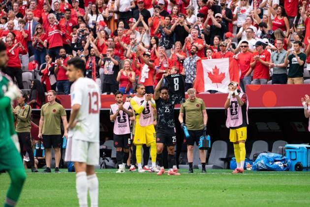 VANCOUVER, CANADA - JUNE 18: Nathan Saliba of Canada holds up the jersey of injured Ismael Kone of Canada after a fourth goal was scored during the FIFA World Cup, WM, Weltmeisterschaft, Fussball 2026 group stage match between Canada and Qatar at BC Place Vancouver Stadium on June 18, 2026 in Vancouver, British Columbia, Canada.  Copyright: xAmyxElle SPPx Sportspressphoto_SPR170203