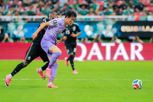 FIFA WORLD CUP 2026 MEXICO VS SOUTH KOREA FIFA WORLD CUP 2026 MEXICO VS SOUTH KOREA MEXICO VS SOUTH KOREA 06 18 2026 GUADALAJARA, JALISCO Action photo of Julian Quinones (No. 16) of Mexico and LEE Hanbeom (No. 2) of South Korea during the Round 1 Group A match of the 2026 FIFA World Cup, held at the Estadio Guadalajara in Guadalajara, Jalisco Action photo of Julian Quinones (No. 16) of Mexico and LEE Hanbeom (No. 2) of South Korea, during a Round 1 Group A match of the 2026 FIFA World Cup, held at the Estadio Guadalajara in Guadalajara, Jalisco. PHOTO BY IMAGENSHOP PHOTO AGENCY GUADALAJARA, JALISCO, MEXICO,detected_source_language Copyright: xYOALIxMARTINEZx