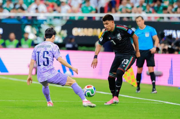 FIFA WORLD CUP 2026 MEXICO VS SOUTH KOREA FIFA WORLD CUP 2026 MEXICO VS SOUTH KOREA MEXICO VS SOUTH KOREA 06 18 2026 GUADALAJARA, JALISCO Action photo of KIM Moonhwan (15) of South Korea and Jesus Gallardo (23) of Mexico during the Round 1 Group A match of the 2026 FIFA World Cup, held at the Estadio Guadalajara in Guadalajara, Jalisco Action photo of KIM Moonhwan (15) of South Korea and Jesús Gallardo (23) of Mexico, during a Round 1 Group A match of the 2026 FIFA World Cup, held at the Estadio Guadalajara in Guadalajara, Jalisco. PHOTO BY IMAGENSHOP PHOTO AGENCY GUADALAJARA, JALISCO, MEXICO,detected_source_language Copyright: xYOALIxMARTINEZx