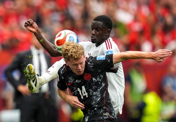 Canada v Qatar - FIFA World Cup, WM, Weltmeisterschaft, Fussball 2026 - Group B VANCOUVER, CANADA - JUNE 18: Canada s Jacob Shaffelburg (14) battles for the ball with an opponent during the 2026 FIFA World Cup Group B match between Canada and Qatar at BC Place Stadium in Vancouver, Canada, on June 18, 2026. Ercin Erturk Anadolu Vancouver Canada. Editorial use only. Please get in touch for any other usage.  Copyright: x2026xAnadoluxErcinxErturkx