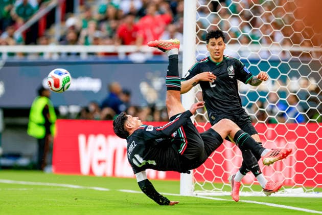 FIFA WORLD CUP 2026 MEXICO VS SOUTH KOREA FIFA WORLD CUP 2026 MEXICO VS SOUTH KOREA MEXICO VS SOUTH KOREA 06 18 2026 GUADALAJARA, JALISCO Action photo of Edson Alvarez (L) of Mexico during a Round 1 Group A match of the 2026 FIFA World Cup, held at the Estadio Guadalajara in Guadalajara, Jalisco Action photo of Edson Alvarez (left) of Mexico during a Round 1 Group A match of the 2026 FIFA World Cup, held at the Estadio Guadalajara in Guadalajara, Jalisco PHOTO BY IMAGENSHOP PHOTOGRAPHY AGENCY GUADALAJARA, JALISCO, MEXICO,detected_source_language Copyright: xJORGExREYESx