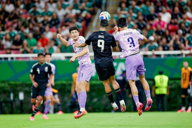 FIFA WORLD CUP 2026 MEXICO VS SOUTH KOREA FIFA WORLD CUP 2026 MEXICO VS SOUTH KOREA MEXICO VS SOUTH KOREA 06 18 2026 GUADALAJARA, JALISCO Action photo of Raúl Jiménez (No. 9) of Mexico and Lee Gihyuk (No. 3) of South Korea during the Round 1 Group A match of the 2026 FIFA World Cup, held at the Estadio Guadalajara in Guadalajara, Jalisco Action photo of Raúl Jiménez (No. 9) of Mexico and Lee Gihyuk (No. 3) of South Korea, during a Round 1 Group A match of the 2026 FIFA World Cup, held at the Estadio Guadalajara in Guadalajara, Jalisco PHOTO BY IMAGENSHOP PHOTO AGENCY GUADALAJARA, JALISCO, MEXICO,detected_source_language Copyright: xJORGExREYESx