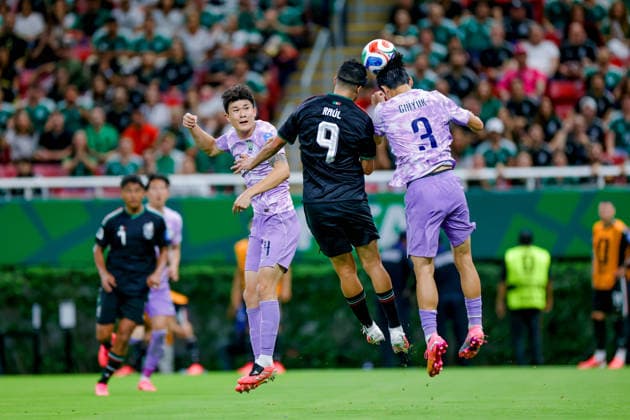 FIFA WORLD CUP 2026 MEXICO VS SOUTH KOREA FIFA WORLD CUP 2026 MEXICO VS SOUTH KOREA MEXICO VS SOUTH KOREA 06 18 2026 GUADALAJARA, JALISCO Action photo of Raúl Jiménez (No. 9) of Mexico and Lee Gihyuk (No. 3) of South Korea during the Round 1 Group A match of the 2026 FIFA World Cup, held at the Estadio Guadalajara in Guadalajara, Jalisco Action photo of Raúl Jiménez (No. 9) of Mexico and Lee Gihyuk (No. 3) of South Korea, during a Round 1 Group A match of the 2026 FIFA World Cup, held at the Estadio Guadalajara in Guadalajara, Jalisco PHOTO BY IMAGENSHOP PHOTO AGENCY GUADALAJARA JALISCO MEXICO,detected_source_language Copyright: xJORGExREYESx