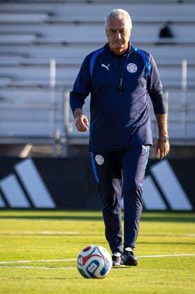 Paraguay s head coach, Gustavo Alfaro, took part in a training session at the Spartan Soccer Complex in San Jose, California, United States, 18 June 2026. Paraguay national team, Nationalteam Training in the United States !ACHTUNG: NUR REDAKTIONELLE NUTZUNG!  Copyright: xMIGUELxGUTIÉRREZx GR5181 20260619-55020641817_1