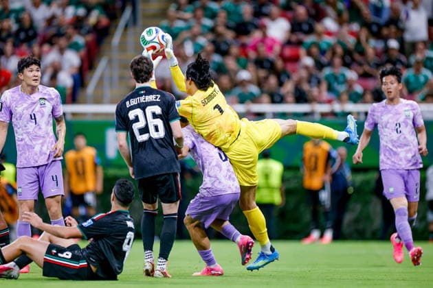 FIFA WORLD CUP 2026 MEXICO VS SOUTH KOREA FIFA WORLD CUP 2026 MEXICO VS SOUTH KOREA MEXICO VS SOUTH KOREA 06 18 2026 GUADALAJARA, JALISCO Action photo of Brian Gutierrez (No. 26) of Mexico and Kim Seung-gyu (No. 1) of South Korea during the Round 1 Group A match of the 2026 FIFA World Cup, held at the Estadio Guadalajara in Guadalajara, Jalisco Action photo of Brian Gutierrez 26 of Mexico and KIM Seunggyu 1 of South Korea, during a Round 1 Group A match of the 2026 FIFA World Cup, held at the Estadio Guadalajara in Guadalajara, Jalisco. PHOTO BY IMAGENSHOP PHOTO AGENCY GUADALAJARA, JALISCO, MEXICO,detected_source_language Copyright: xJORGExREYESx