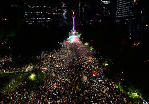 FIFA World Cup, WM, Weltmeisterschaft, Fussball 2026 - Group A - Mexico vs South Korea An aerial photo shows Mexican soccer fans celebrating their victory over South Korea at the Angel of Independence, during the 2026 FIFA World Cup in Mexico City, Mexico, 18 June 2026. MEXICO CITY Mexico  Copyright: xTomásxPérezx