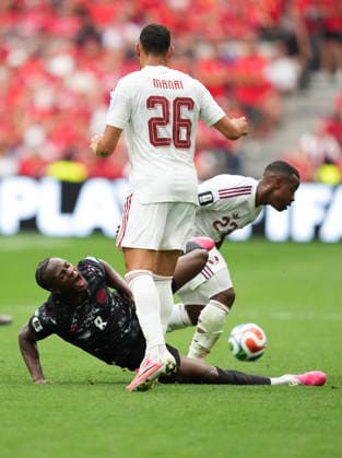 (260619) -- VANCOUVER, June 19, 2026 -- Ismael Kone (L) of Canada falls down while competing with Assim Madibo (R) of Qatar during the group B match between Canada and Qatar at the 2026 FIFA World Cup, WM, Weltmeisterschaft, Fussball at BC Place Vancouver in Vancouver, Canada, June 18, 2026. ) (SP)CANADA-VANCOUVER-FOOTBALL-FIFA WORLD CUP-GROUP B-CAN VS QAT MengxYongmin 