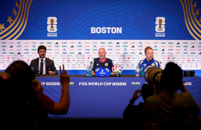 (260619) -- BOSTON, June 19, 2026 -- Stephen Clarke (C), head coach of Scotland, attends a press conference, PK, Pressekonferenz ahead of the group C match against Morocco at the FIFA World Cup, WM, Weltmeisterschaft, Fussball 2026 in Boston, the United States, June 18, 2026. ) (SP)U.S.-BOSTON-FOOTBALL-FIFA WORLD CUP-PRESS CONFERENCE-SCOTLAND ChenxYichen 