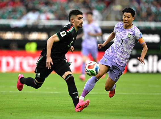 (260619) -- GUADALAJARA, June 19, 2026 -- Johan Vasquez (L) of Mexico vies with Son Heung-min of South Korea during a group A match between Mexico and South Korea at the 2026 FIFA World Cup, WM, Weltmeisterschaft, Fussball at Guadalajara Stadium in Guadalajara, Mexico, June 18, 2026. ) (SP)MEXICO-GUADALAJARA-FOOTBALL-FIFA WORLD CUP-GROUP A-MEX VS KOR LixMuzi 