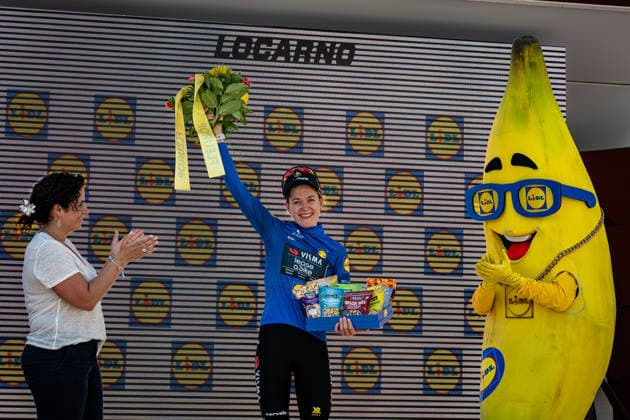 DE VRIES Femke Tour de Suisse Women 2026 Stage 2 DE VRIES Femke NED Team Visma Lease a Bike Points Classification Best Sprinter Award Ceremony Medal Ceremony Podium Landscape Format Landscape Event Tour de Suisse Stage 2 Elite Women Category Cycling Road Cycling Cycling Tour Elite Women WWT Location Europe Switzerland Start Finish Locarno Discipline Road Race RR Cycling Tour Distance 105.6 km Date June 18, 2026, Thursday,detected_source_language