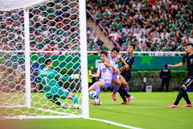 FIFA WORLD CUP 2026 MEXICO VS SOUTH KOREA FIFA WORLD CUP 2026 MEXICO VS SOUTH KOREA MEXICO VS SOUTH KOREA 06 18 2026 GUADALAJARA, JALISCO Action photo of Raul Rangel of Mexico L against YANG Hyunjun, 20, and CHO Guesung, 9, of South Korea, during the Round 1 Group A match of the 2026 FIFA World Cup, held at the Estadio Guadalajara in Guadalajara, Jalisco Action photo of Raul Rangel of Mexico L against YANG Hyunjun 20 and CHO Guesung 9 of South Korea, during a Round 1 Group A match of the 2026 FIFA World Cup, held at the Estadio Guadalajara in Guadalajara, Jalisco PHOTO BY IMAGENSHOP PHOTO AGENCY GUADALAJARA JALISCO MEXICO,detected_source_language Copyright: xYOALIxMARTINEZx