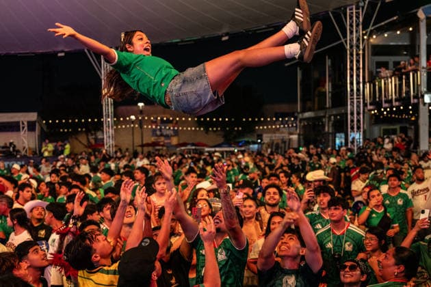 Mexican Fans Attending The Fan Festival In Houston, Texas Mexican football supporters watch the FIFA World Cup, WM, Weltmeisterschaft, Fussball 2026 Group A match between Mexico and South Korea at the FIFA Fan Zone in Houston, Texas, on June 18, 2026. Houston United States  Copyright: xGiacomoxCosuax originalFilename:cosua-notitle260619_npT3O.jpg