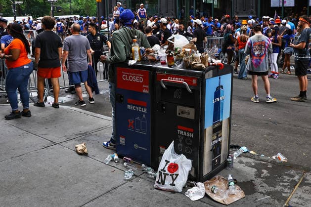 The New York Knicks Championship Parade Trash is left behind after the Knicks Championship Parade on Broadway in New York, New York, on June 18, 2026. New York City N.Y. United States  Copyright: xGordonxDonovanx originalFilename:donovan-knicksch260618_npfgK.jpg