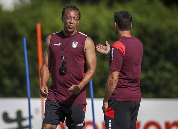 June 18, 2026, Tampa, Florida, USA: Cape Verde manager Bubista, left, is seen during practice Thursday, June 18, 2026 in Tampa. Tampa USA - ZUMAs70_ 20260618_zan_s70_023 Copyright: xChrisxUrsox Tampa USA - ZUMA0859 0859505080st Copyright: xIMAGO ChrisxUrsox