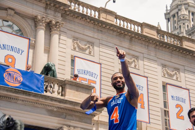 A Ticker Tape Parade And Keys To The City For The 2026 NBA, Basketball Herren, USA Champion New York Knicks In New York City New York Knicks forward Mikal Bridges attends the 2026 NBA Championship parade and celebration at City Hall Plaza in New York City, on June 18, 2026. New York City NY United States  Copyright: xNeilxConstantinex originalFilename:costantine-atickert260618_npji4.jpg