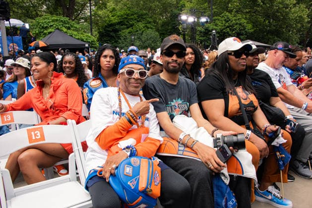 A Ticker Tape Parade And Keys To The City For The 2026 NBA, Basketball Herren, USA Champion New York Knicks In New York City Filmmaker Spike Lee attends the New York Knicks 2026 NBA Championship celebration at City Hall Plaza in New York City, on June 18, 2026. New York City NY United States  Copyright: xNeilxConstantinex originalFilename:costantine-atickert260618_npfyT.jpg