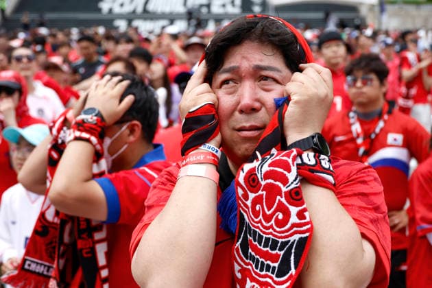 Public viewing for Mexico vs South Korea FIFA World Cup, WM, Weltmeisterschaft, Fussball match South Korean soccer fans react with disappointment as Mexico scores a goal during an outdoor public viewing event for the 2026 FIFA World Cup Group A match in Seoul, South Korea, on June 19, 2026. South Korea lost 1-0 to co-host Mexico at Estadio Akron in Guadalajara, with Luis Romo scoring the winner in the second half. Seoul South Korea  Copyright: xMatrixxImagesx xJungxUi-Chelx
