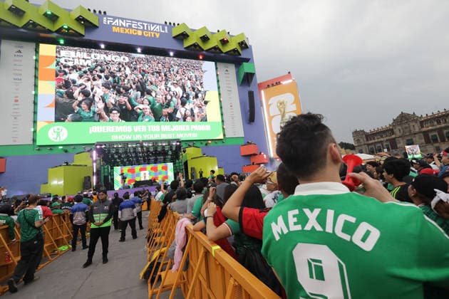 Mexicans Support Mexico national team, Nationalteam at FIFA Fan Fest Mexicans attend the Mexico FIFA Fan Fest in the main square Zocalo to support the Mexico national team in their FIFA World Cup, WM, Weltmeisterschaft, Fussball first-round match against Korea. on June 18, 2026 in Mexico City, Mexico. (Photo by Ian Robles Eyepix Group) Copyright: xIanxRobles xEyepixxGroupx EL_09062026_187929JPEG