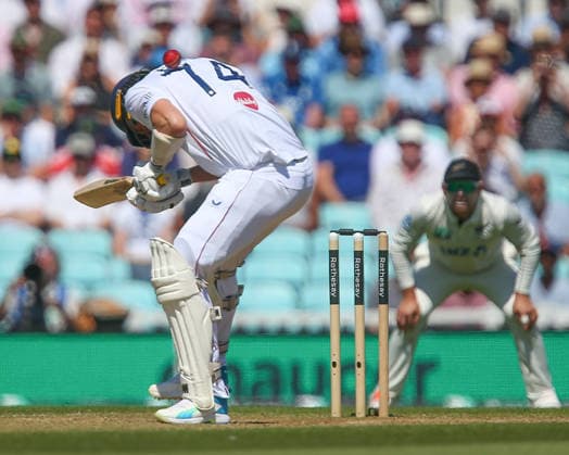 LONDON, ENGLAND - JUNE 19: Matthew Fisher of England struck in the body by a short ball bowled by Kyle Jamieson of New Zealand during day 3 of the 2nd Rothesay Test Match between England and New Zealand at The Kia Oval on June 19, 2026 in London, England.  Copyright: xJayxPatel SPPx Sportspressphoto_SPR170681