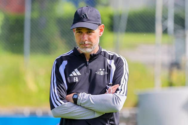 New Coach at Rosenborg Trondheim 20260619 Newly hired RBK coach Freyr Alexandersson watches practice at Rosenborg’s training field on Friday. Photo  Copyright: xJanxLanghaugx xNTBx