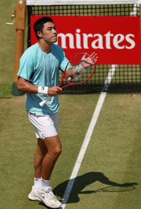 Brandon Nakashima of USA thanks the crowd HSBC Queen s Club Championships, Day Fourteen, Tennis, Queen s Club, West Kensington, London, UK - 19 Jun 2026London Queen s Club United Kingdom  Copyright: xEllaxLing Shutterstockx 16929306b