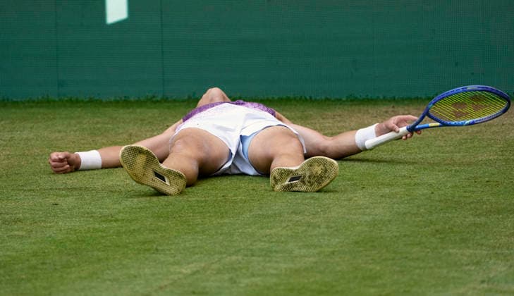 photo : Ben SHELTON (USA) verliert sein Match in 3 Sätzen gegen Fritz und liegt hier enttäuscht am Boden Tennis-Turnier Terra Wortmann Cup im Gerry Weber Sportpark in Halle Westfalen - Viertelfinales - am Fr. 19.06.2026 *** Photo