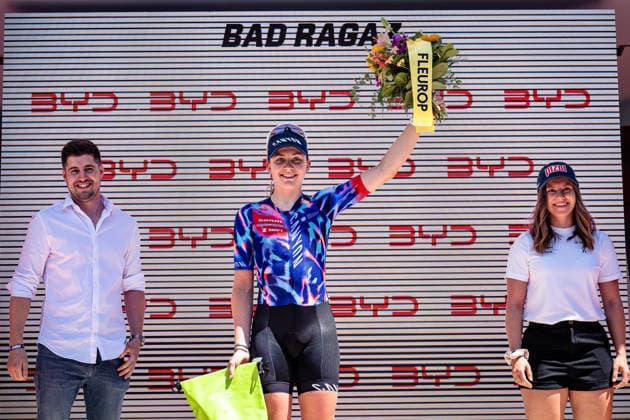 BÄCKSTEDT Zoe Tour de Suisse Women 2026 Stage 3 BÄCKSTEDT Zoe GBR CANYON SRAM Stage Winner Award Ceremony Medal Ceremony Podium Landscape Format Landscape Event Tour de Suisse Stage 3 Elite Women Category Cycling Road Cycling Cycling Tour Elite Women WWT Location Location Europe Switzerland Start Finish Bad Ragaz Discipline Road Race RR Cycling Tour Distance 120.8 km Date June 19, 2026 Friday,detected_source_language