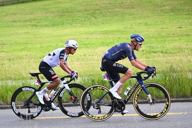 Tour de Suisse 2026 Stage 3 BAD RAGAZ, SWITZERLAND - JUNE 19 : Wright Fred (GBR) of Pinarello Q36.5 Pro Cycling Team, Narvaez Jhonatan (ECU) of UAE Team Emirates - XRG during stage 3 of the 89th edition of Tour de Suisse an UCI World Tour 2.UWT cycling road race stage for Men Elite of 157.9 km with start in Bad Ragaz and finish in Bad Ragaz on June 19, 2026 in Bad Ragaz, Switzerland, 19 06 2026 ( Motordriver Guy De Vuyst - Bad Ragaz Switzerland  Copyright: xVincentxKalutx