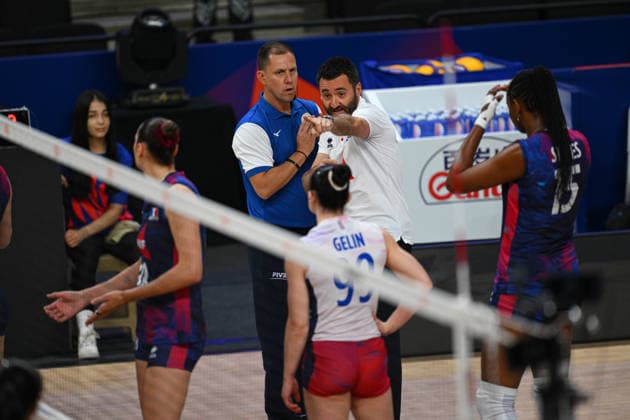 France v China - 2026 FIVB Volleyball Nations League ANKARA, TURKIYE - JUNE 19: Head coach Cesar Hernandez Gonzalez of France objects to a referee s decision during the 2026 FIVB Volleyball Nations League week 2 match between France and China at Ankara Sports Hall in Ankara, Turkiye on June 19, 2026. Akin Celiktas Anadolu Ankara Turkey. Editorial use only. Please get in touch for any other usage.  Copyright: x2026xAnadoluxAkinxCeliktasx