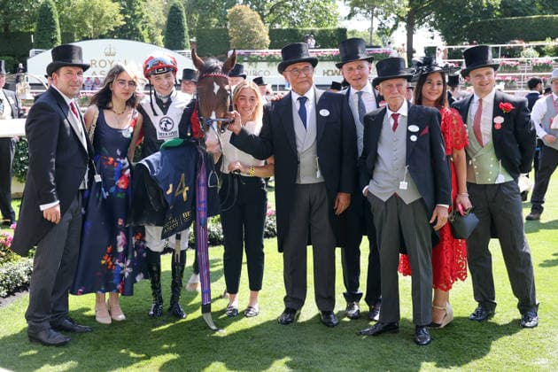 June 19, 2026, Ascot, Windsor, GBR Libertango with Billy Loughnane and his team after winning the Albany Stakes at Ascot Racecourse Horse, Jockey, Libertango, Loughnane, Victory 260619D512ROYAL ASCOT JPG,detected_source_language