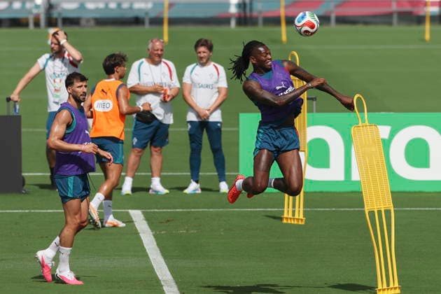 FIFA World Cup, WM, Weltmeisterschaft, Fussball 2026 - Portugal training session Portugal player Rafael Leao (R) attends a training session of the national team, Nationalteam within the scope of the FIFA World Cup 2026, in Palm Beach, Florida, USA, 19 June 2026. Palm Beach Florida United States  Copyright: xMIGUELxA.xLOPESx